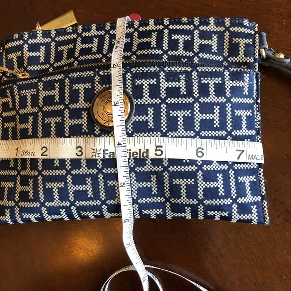 TOMMY HILFIGER - Signature Canvas Wristlet in Navy & White. SO CUTE & NWOT! - Picture 15 of 15